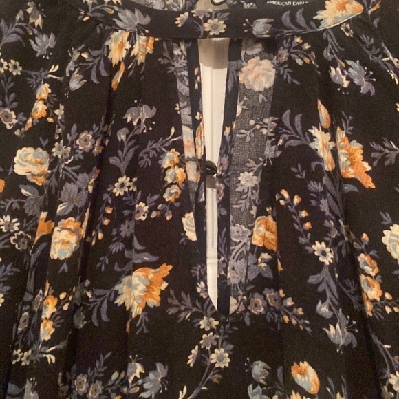 American eagle woman Boho floral blouse with button down back keyhole front in… - Picture 3 of 8